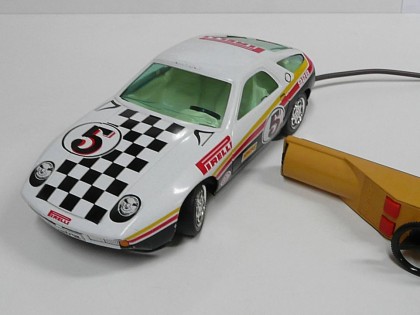 Porsche 928