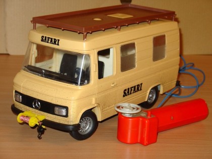 Mercedes 408 Safari